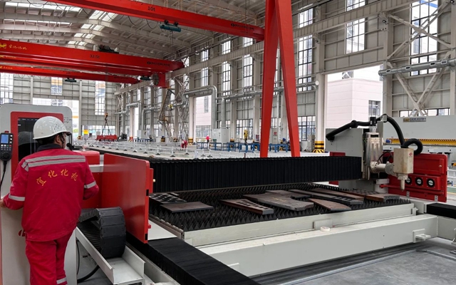 化機公司智能制造廠房全面投用(圖1) 化機公司智能制造廠房全面投用(圖1)